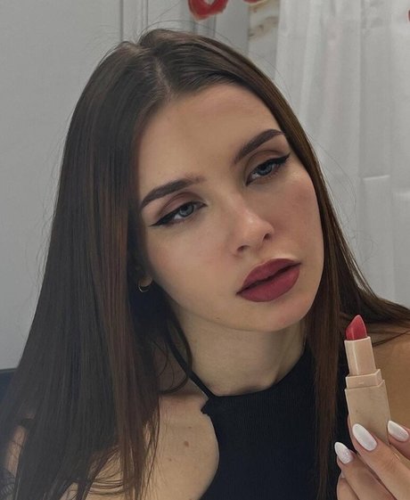 KordeeRo model adult gallery