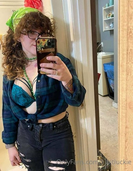 lilbitluckie model pornographic image