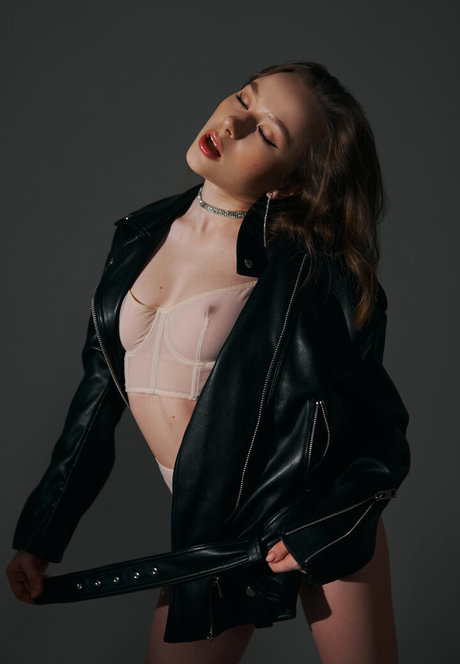 your lulu naked model photo