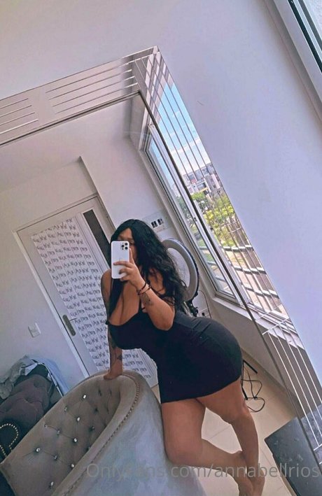 annabellrios naked model img