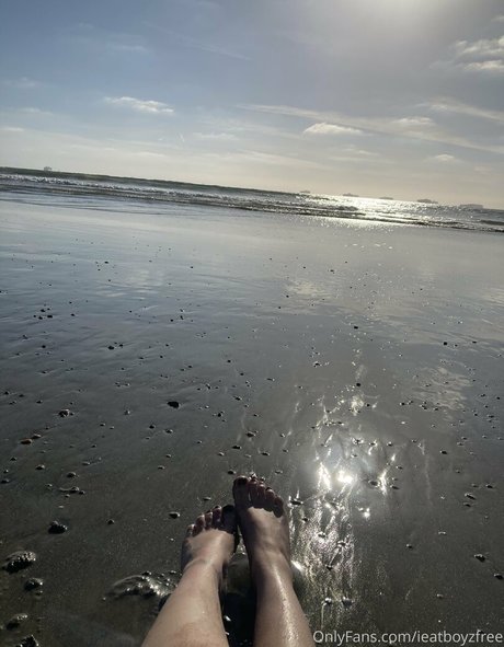 ieatboyzfree star naked photo