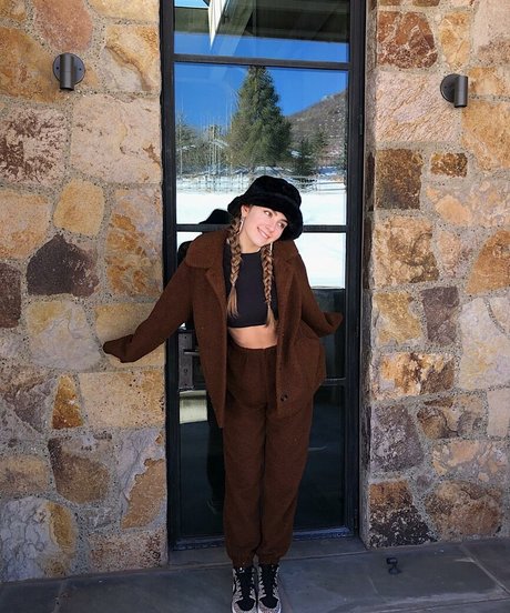 Emiliee Russo model high quality picture