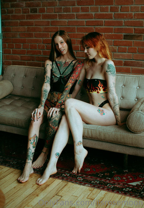 itsrosemoon porn star photo