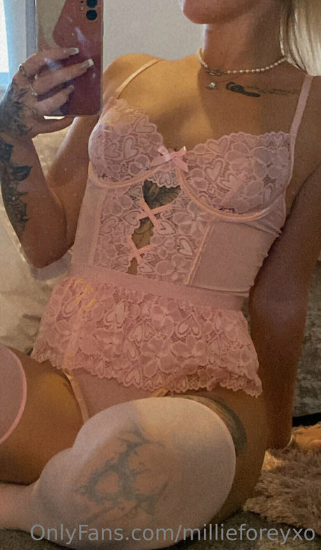 millieforeyxo erotic model img