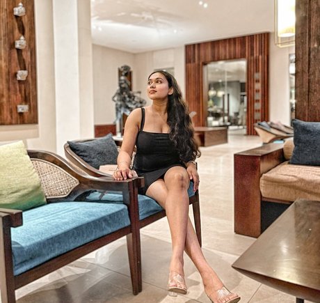 Nimesha Jayarathne model exclusive image