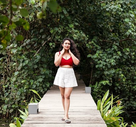 Nimesha Jayarathne pornstar pretty photos