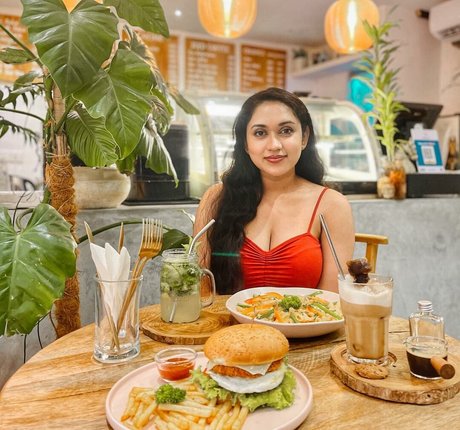 Nimesha Jayarathne star pretty photo