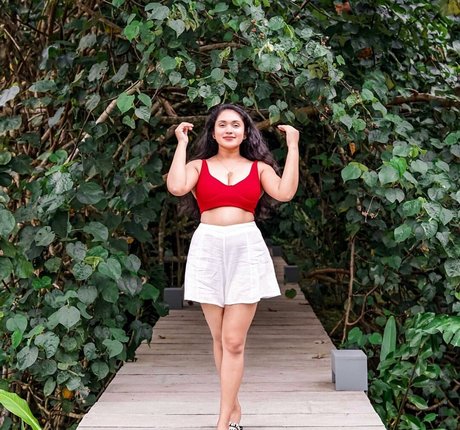 Nimesha Jayarathne adult actress image