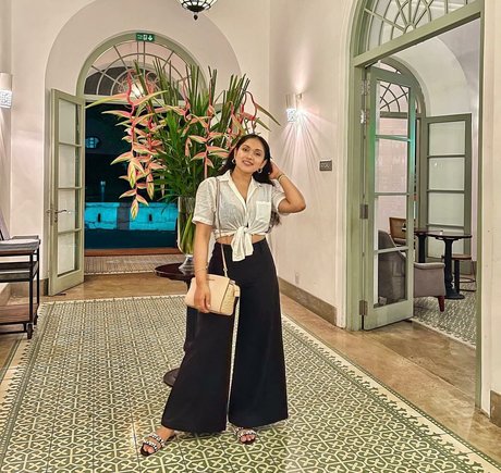 Nimesha Jayarathne sexy pornstar photos