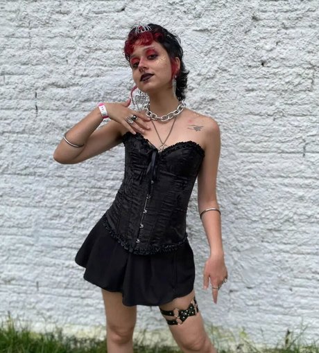 Aurwrayag star hot images