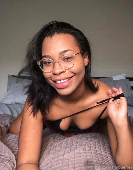 amibuefree sexy actress photo