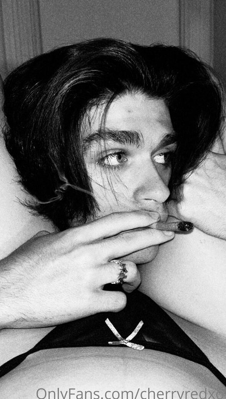 cherryredxo top star photo