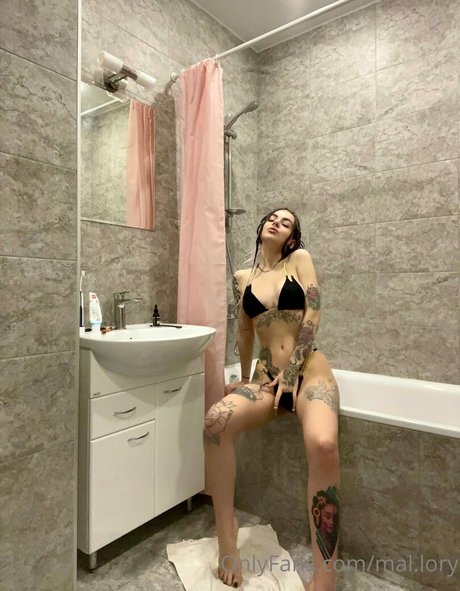 mal lory top star image