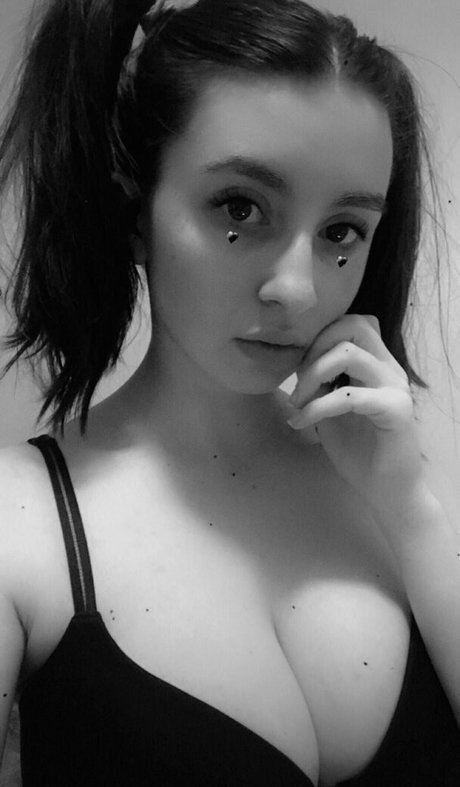 kylieefans best model photo