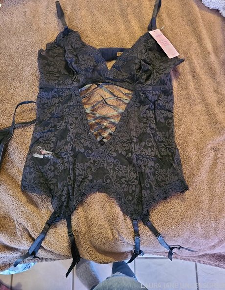 laurajaneuncensored star perfect img