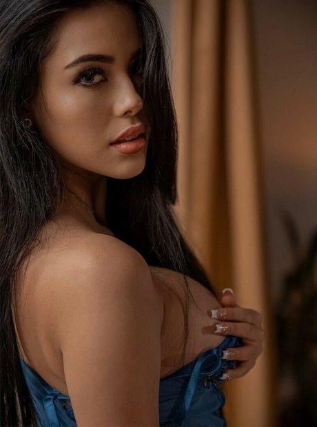 mia paulina star high quality picture