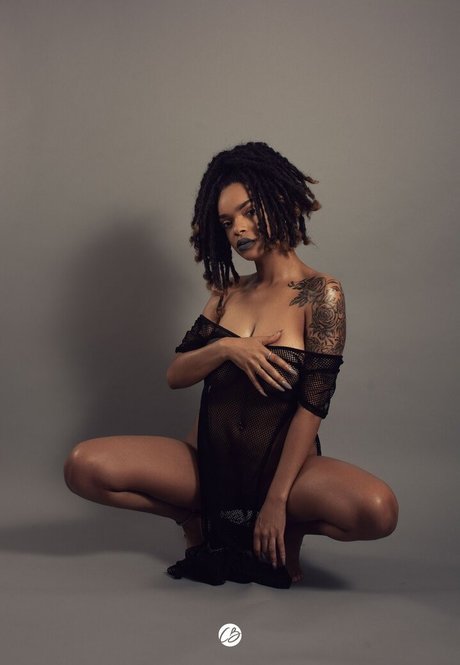 Feistybadazz porn model archive