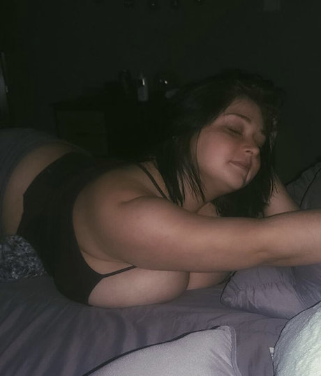 Emaliehall star adult photo