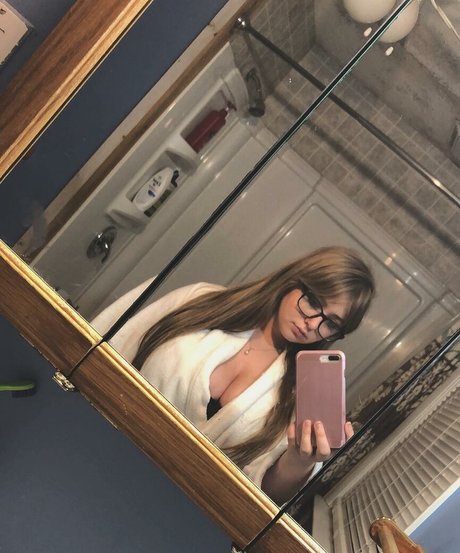 Emaliehall best star pic