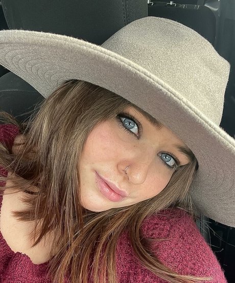 Emaliehall free model photos