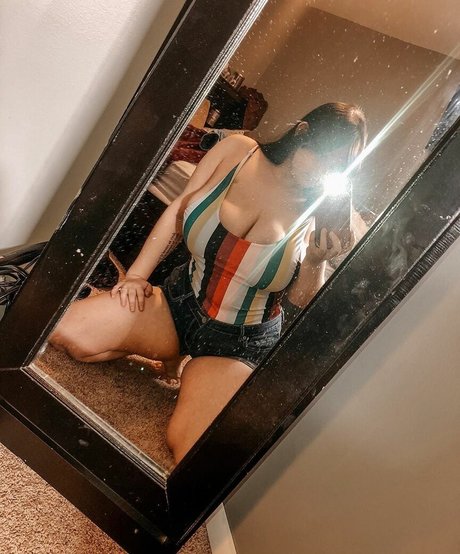 Emaliehall hot actress pics