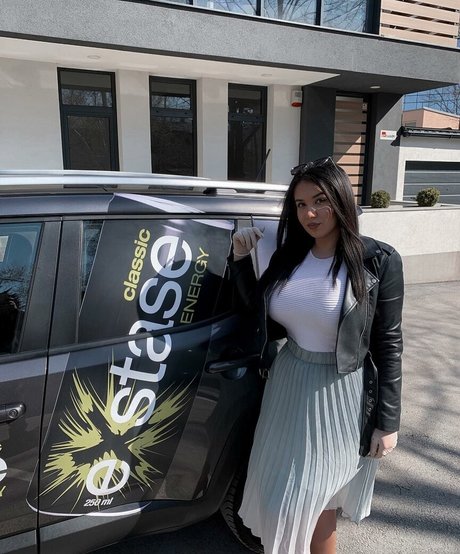 Emina Jahi model sex pic