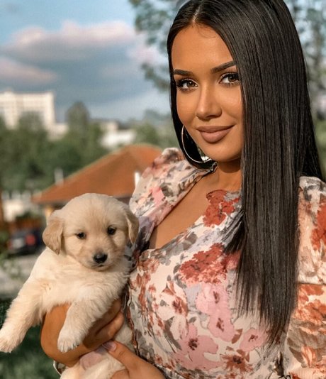 Emina Jahi model nudes image