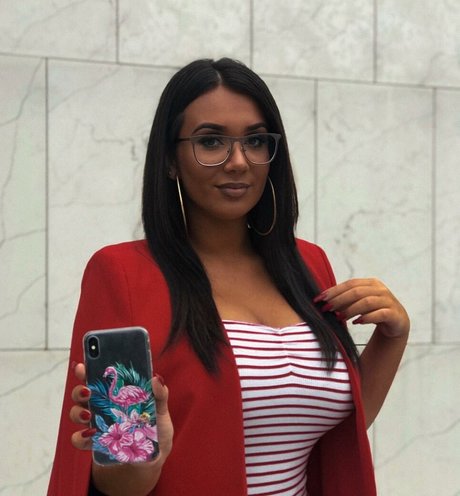 Emina Jahi model nudes images