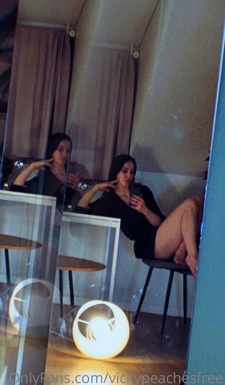 vickypeachesfree nudes model galleries