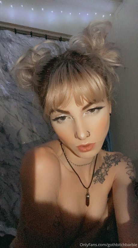 gothbitchbarbie model best picture