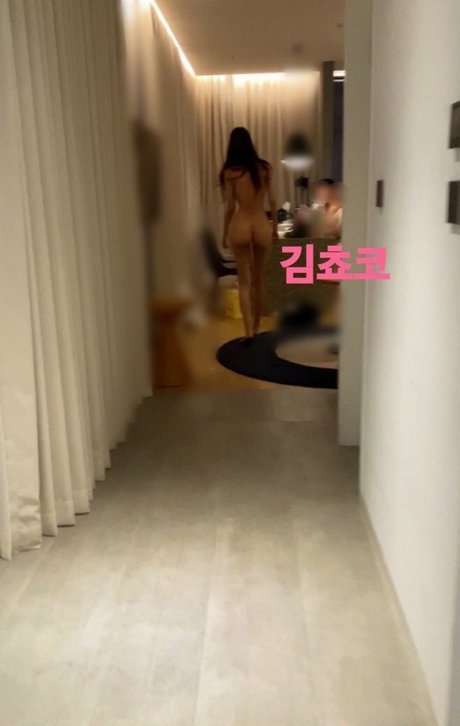 Chocoletmilkk free model pictures