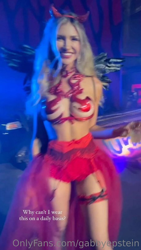 Gabby Epstein sexy model img