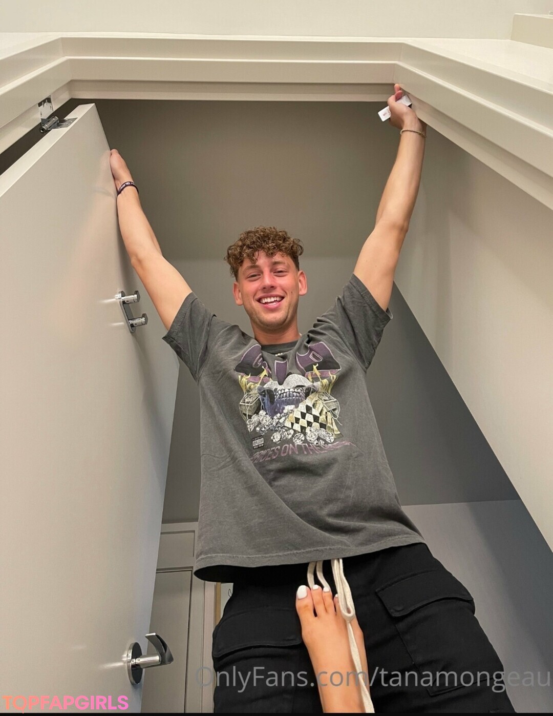 Tana Mongeau free model pics