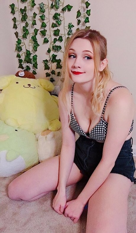 Miinu Inu pornstar sexy pic