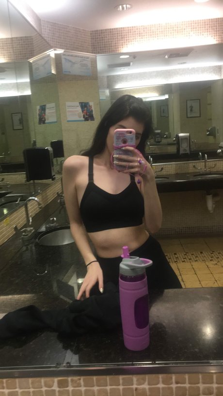 flat chested onlyfans free nude pic