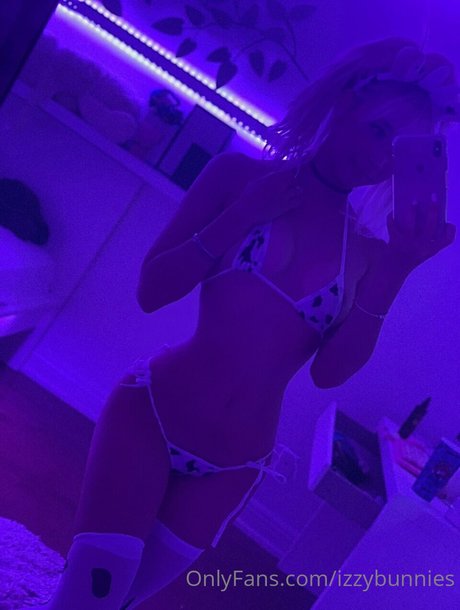 waifumiia naked model image