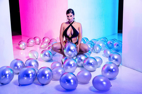 asian blonde onlyfans best picture