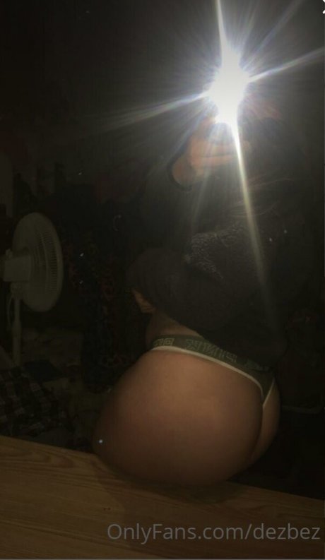 Dezbez420 model naked image