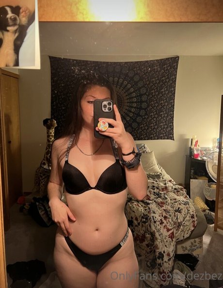 Dezbez420 nude star photos