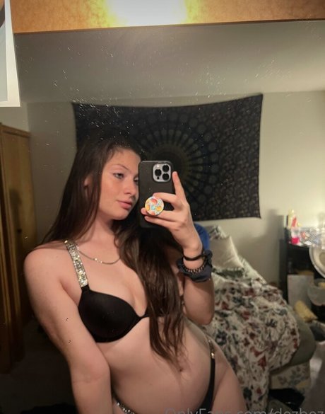 Dezbez420 model naked gallery