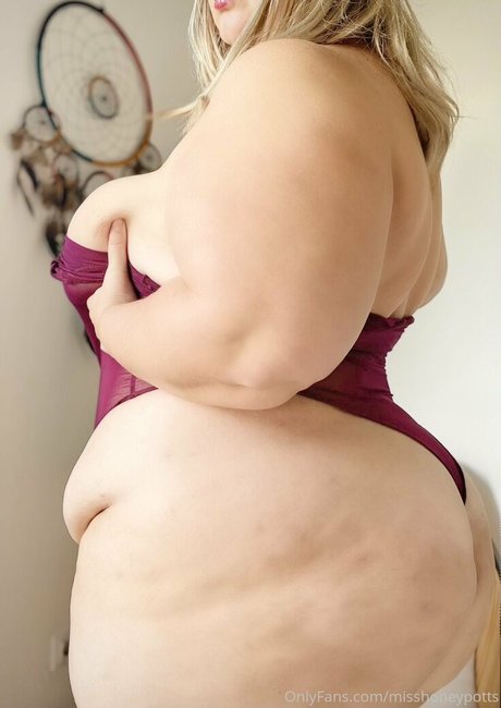 Miss HoneyPotts model pictures