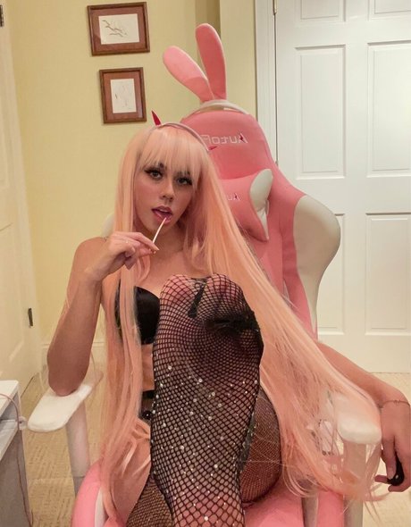 Lyssiu star nude images