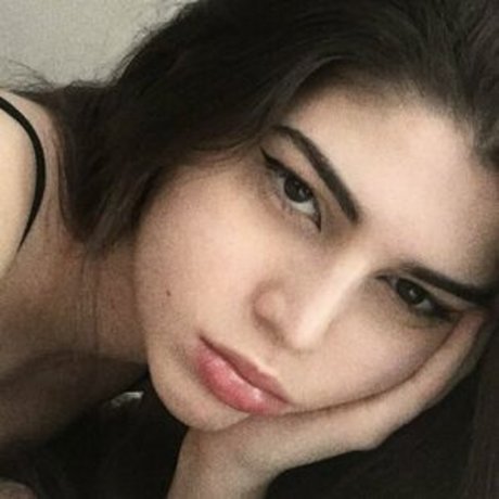 Peusche model pornographic images