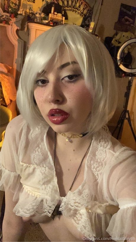 dutchess in red pretty star photo