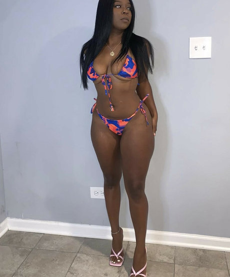 thick trixxx model nudes images