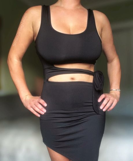SmallGirlBigTitties sex actress photos