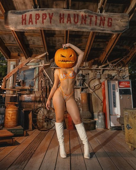 Maria Arzola nude pornstar gallery