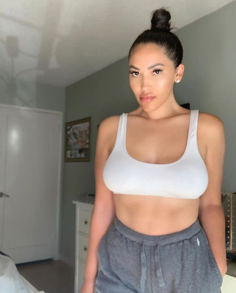 Kaitlyn OConor xxx model picture