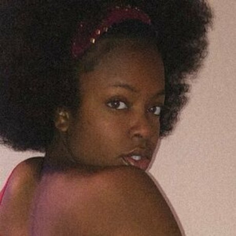 enly10me model naked img