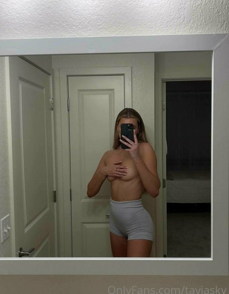 Tavia Sky star sexy archive